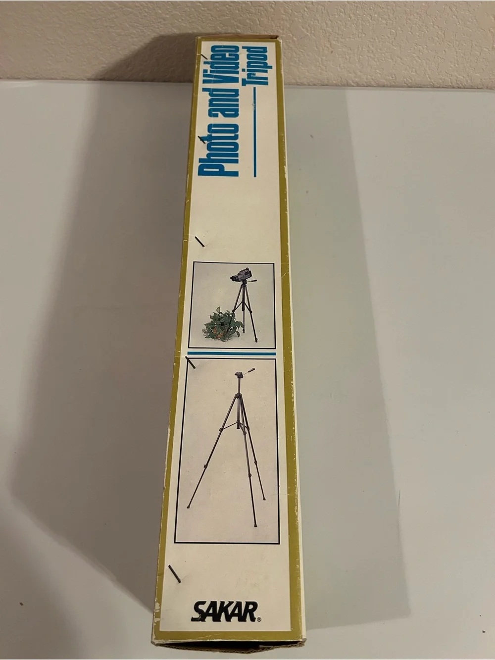 Sakar TR-2L Photo and Video Tripod in original box